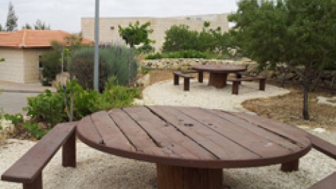 בוסתן הבאר פינת הישיבה.jpg