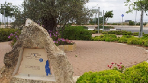 פינת מבוא השקד אל עבר טיילת הראל למערב.jpg