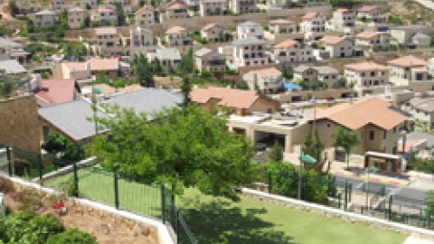 נוף הרים מגרש משחקים.jpg